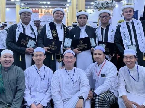 17-kader-nu-diwisuda-di-al-ahgaff,-ketua-pcinu-yaman-torehkan-terobosan-filologi