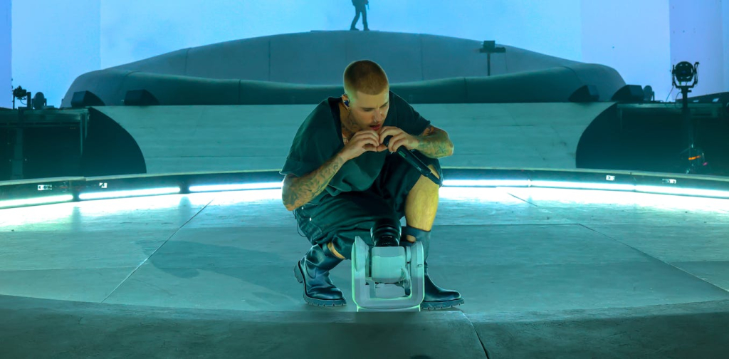 bukan-‘malas’,-penampilan-justin-bieber-di-coachella-menunjukkan-cara-kita-menikmati-musik-daring