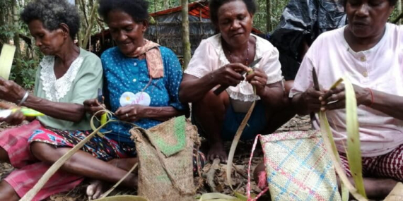 upaya-mama-papua-jaga-tanah-adat-di-tengah-ancaman-proyek-nasional