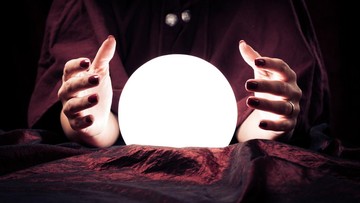 kisah-peramal-yang-jadwalnya-penuh-hingga-2029-usai-tampil-di-tv