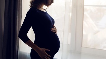 dikira-hamil-bayi-besar,-perut-bunda-ini-ternyata-berisi-banyak-air-ketuban