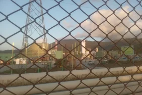 di-balik-kilau-tambang-emas-maluk,-ada-lapis-kerentanan-yang-menyesakkan-perempuan