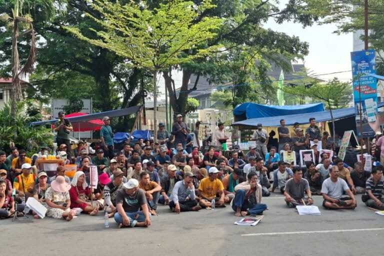 warga-tesso-nilo-enggan-relokasi,-pemerintah-masih-cari-lahan-pengganti