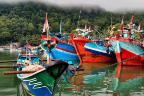 ketika-nasib-nelayan-kecil-kian-tersudut