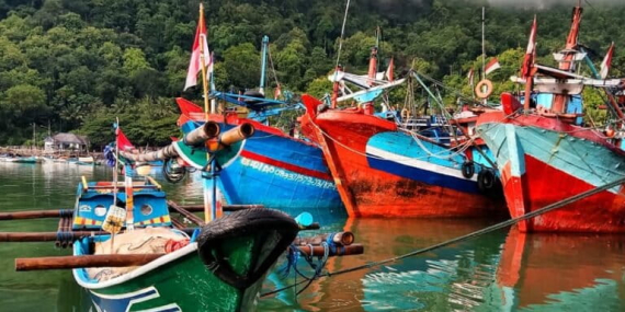 ketika-nasib-nelayan-kecil-kian-tersudut