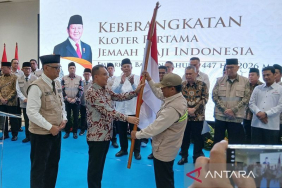 wakil-ketua-dpr-lepas-391-jamaah-haji-kloter-pertama