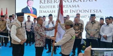 wakil-ketua-dpr-lepas-391-jamaah-haji-kloter-pertama
