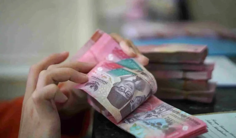 rupiah-terseret-ke-level-rp17.286,-dipenagruhi-sentimen-minyak-dan-timur-tengah