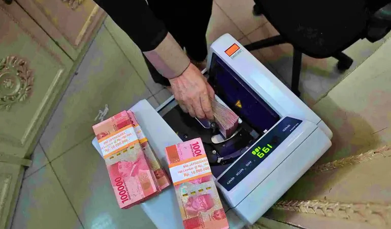 rupiah-jebol-17.300,-kiwoom-ingatkan-tekanan-domestik-kian-nyata