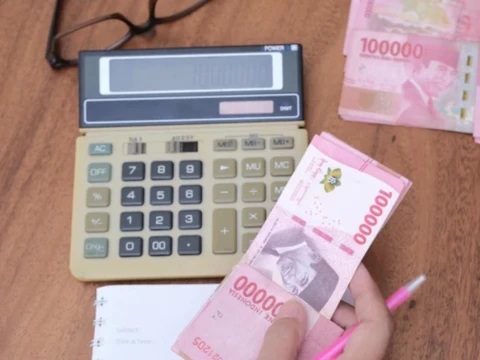 celios:-pajak-kekayaan-2-persen-mampu-danai-krl-gratis-dan-pendidikan-jutaan-mahasiswa