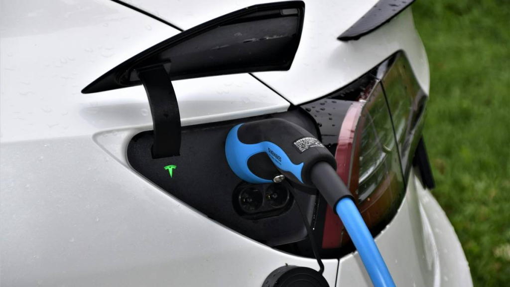 industri-mobil-listrik-punya-peluang-besar-di-indonesia,-begini-alasannya