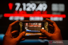 ihsg-ditutup-merah,-indeks-lq45-juga-amblas