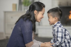 12-kalimat-sederhana-yang-bikin-anak-lebih-mudah-diajak-bicara-dan-mau-mendengarkan