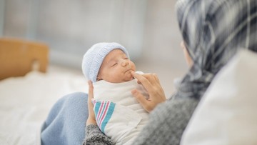 mengenal-tahnik-bayi-dalam-islam-dan-penjelasan-medis-kedokteran