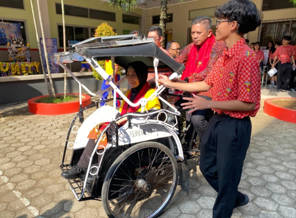 pelajar-sma-di-purwokerto-ciptakan-becak-listrik-“e-cak”,-kecepatan-hingga-40-km/jam