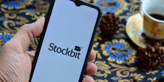 stockbit-hold-strong-,-robinhood-eyes-the-door-,-one%-bets-on-the-body-