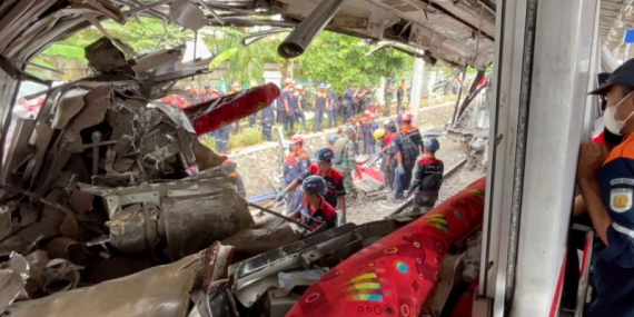 operasi-sar-kecelakaan-kereta-di-stasiun-bekasi-timur-resmi-dihentikan