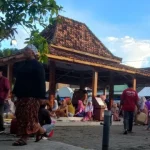 ribuan-jamaah-padati-makam-sunan-bonang,-gus-qoyyum-jelaskan-jalan-syariat-wali-allah