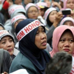 nasib-guru-honorer:-gaji-telat,-hustle-culture,-hingga-dipecat-sepihak 