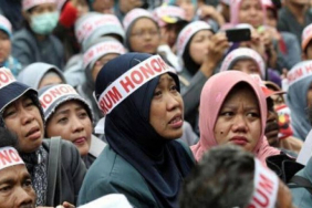 nasib-guru-honorer:-gaji-telat,-hustle-culture,-hingga-dipecat-sepihak 