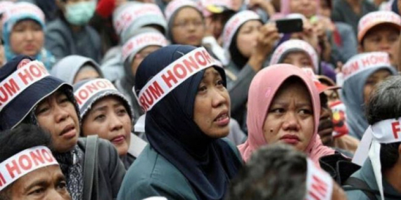 nasib-guru-honorer:-gaji-telat,-hustle-culture,-hingga-dipecat-sepihak 