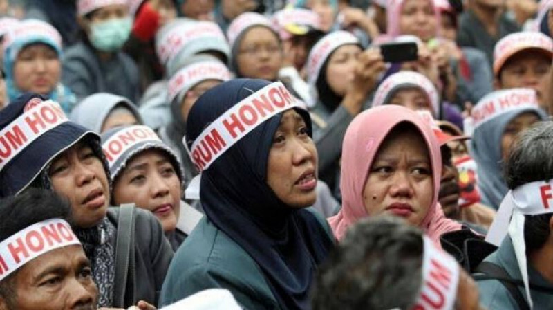 nasib-guru-honorer:-gaji-telat,-hustle-culture,-hingga-dipecat-sepihak 