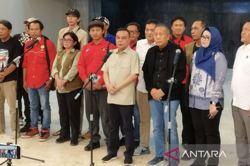 dasco:-danantara-beli-saham-ojol-demi-turunkan-potongan-jadi-8-persen