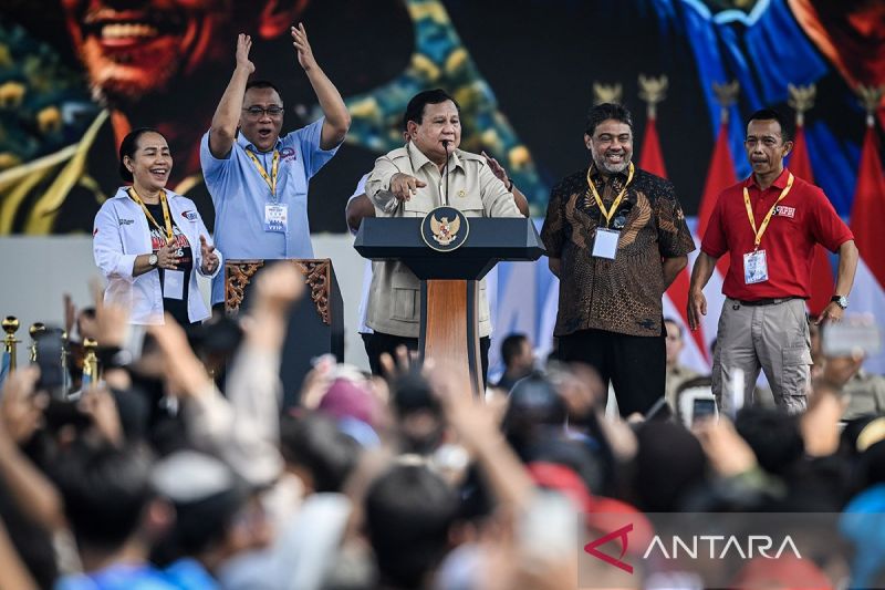 hari-buruh,-prabowo-dekati-dan-bercengkerama-dengan-pekerja