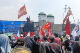 aksi-di-dpr,-gerakan-buruh-bersama-rakyat-kritik-perayaan-may-day-bersama-penguasa