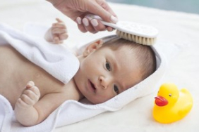 10-rekomendasi-hair-lotion-bayi-yang-bagus-dan-bantu-cepat-menumbuhkan-rambut