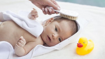 10-rekomendasi-hair-lotion-bayi-yang-bagus-dan-bantu-cepat-menumbuhkan-rambut