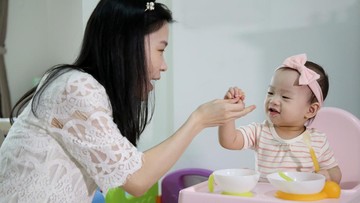kapan-bayi-mulai-stimulasi-oromotor-untuk-cegah-lepeh-makanan?