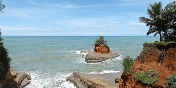 Pantai Tapak Balai Bengkulu Utara, Pantai dengan Tebing Unik di Tepi Samudra Hindia