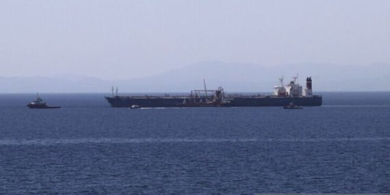 “Supertanker” Iran lolos blokade AS dan berlayar ke Indonesia