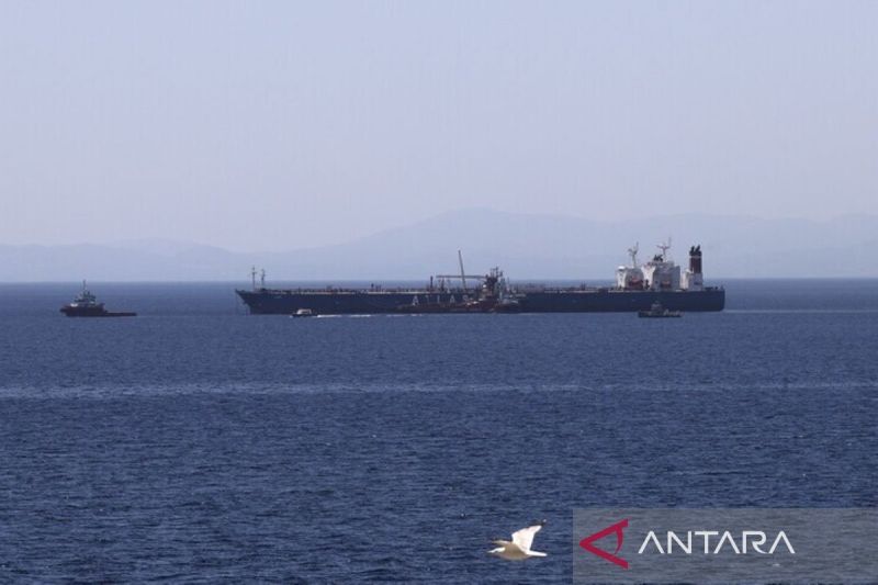 “supertanker”-iran-lolos-blokade-as-dan-berlayar-ke-indonesia