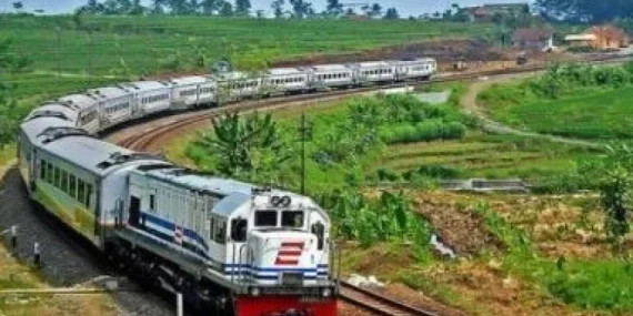 Pengajian di Rel Kereta: Ibadah atau Mengundang Petaka?