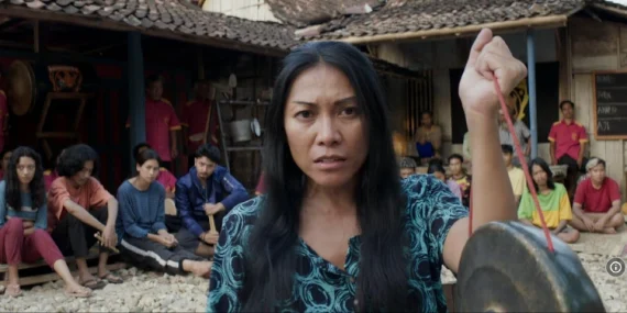 film-‘para-perasuk’:-dari-agensi-guru-asri-kita-membaca-kisah-perempuan,-tanah,-dan-spiritualitas