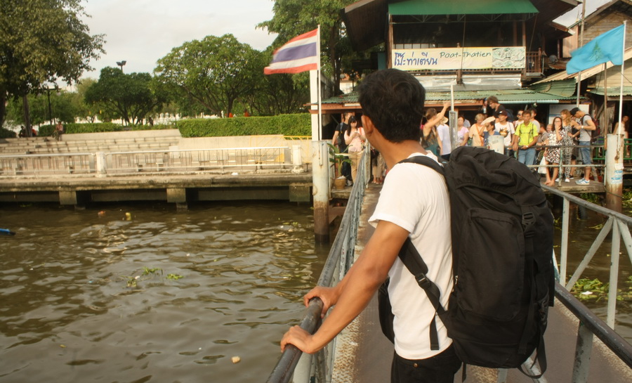 why-every-hungry-backpacker-now-travels-with-a-facebook-downloader
