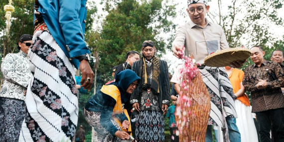 gelar-ritual-agung-pemindahan-arca-buddha,-kemenbud-perkuat-pelestarian-kawasan-borobudur