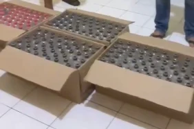 terbongkar!-mobil-pengangkut-255-botol-miras-ilegal-dihentikan-di-pasuruan