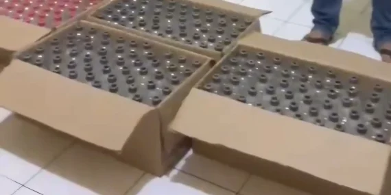Terbongkar! Mobil Pengangkut 255 Botol Miras Ilegal Dihentikan di Pasuruan