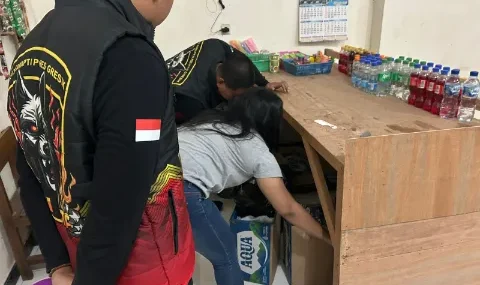 Polres Gresik Gerebek Warung Miras Ilegal di Dukun, Puluhan Botol Disita