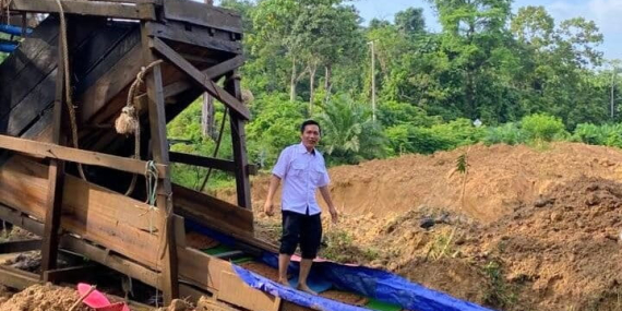 para-guru-di-bungo-melawan-ketika-sekolah-terkepung-tambang-emas-ilegal