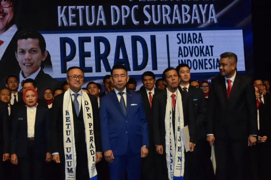 tonic-tangkau-resmi-pimpin-peradi-sai-surabaya,-fokus-etika-dan-akses-keadilan