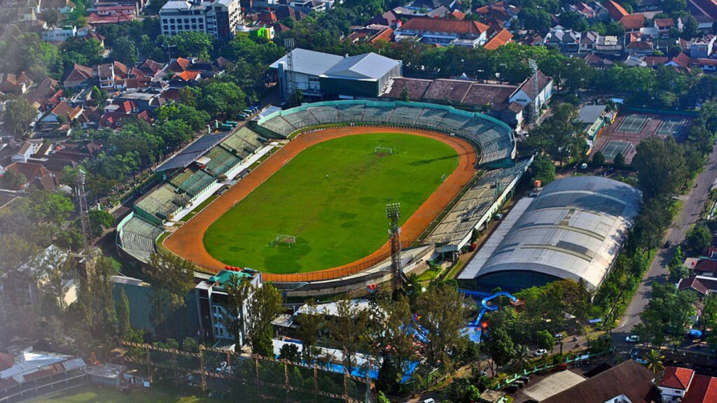 laga-persib-vs-persija-di-lapangan-ikada-jakarta-pada-1959,-maung-bandung-keluar-sebagai-pemenang