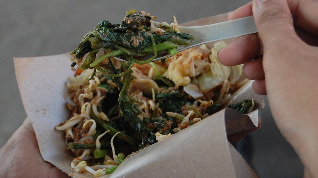 pulang-kampung-ke-ngawi-saja,-nasi-pecel-masih-rp-5.000