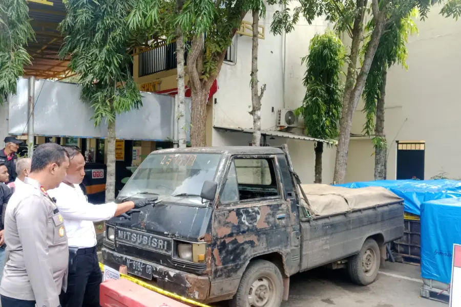 polres-bangkalan-bongkar-penimbunan-pertalite-subsidi,-37-jeriken-diamankan