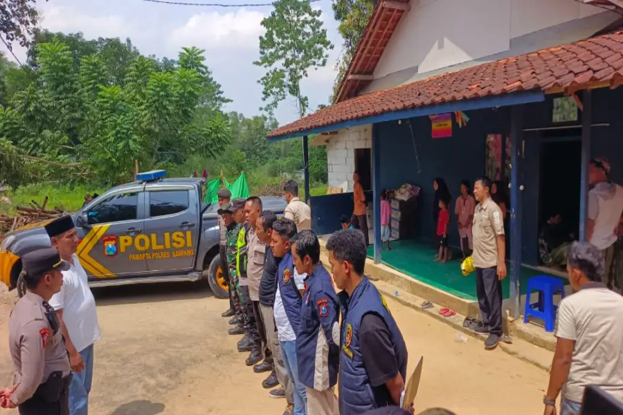 pemuda-sampang-ditemukan-gandir-di-sebuah-pohon