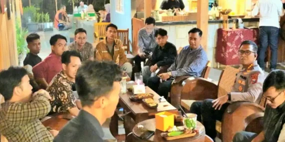 kapolresta-sidoarjo-ngopi-bareng-dengan-perwakilan-mahasiswa