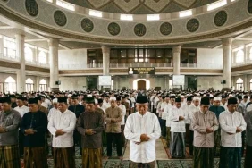 hukum-muadzin-menjadi-imam-dalam-shalat-jumat